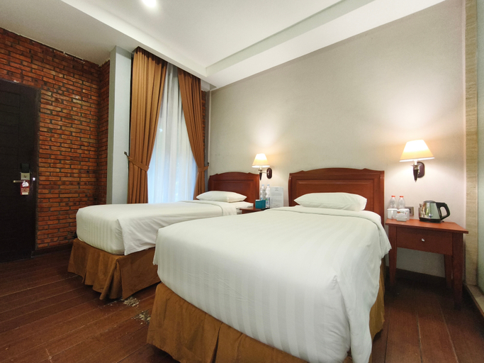 Thong's Inn - KNO Kualanamu Transit Hotel - Tap to explore photos