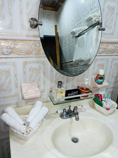 Bathroom 3, Windbreak Villa