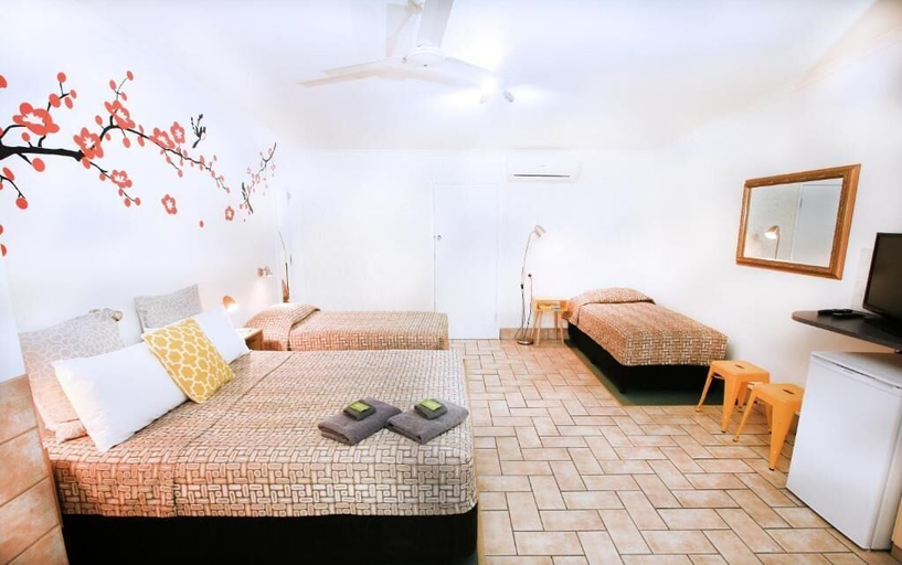 Bedroom 2, Gin Gin central motel, Kolan