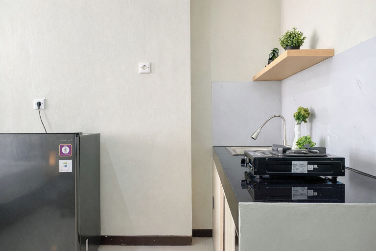 Private kitchen 2, Compact And Strategic Location Studio At Nifarro Park Apartment, Jakarta Selatan