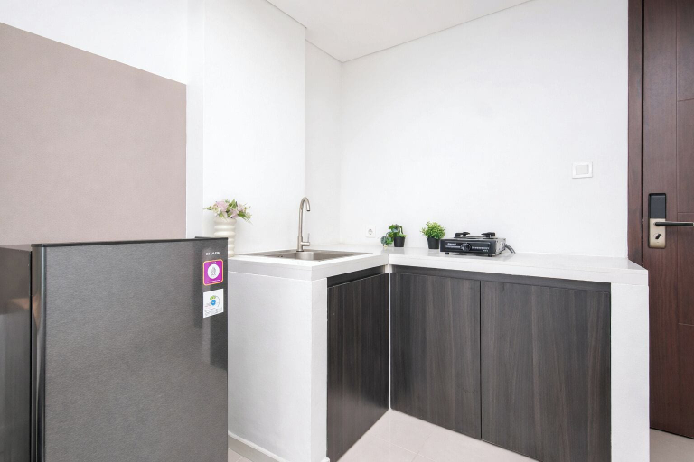 Private kitchen 2, Good Design And Restful 1Br At Apartment Daan Mogot City, West Jakarta