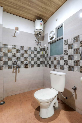 Bathroom 3, Hotel Kanha, Dehradun