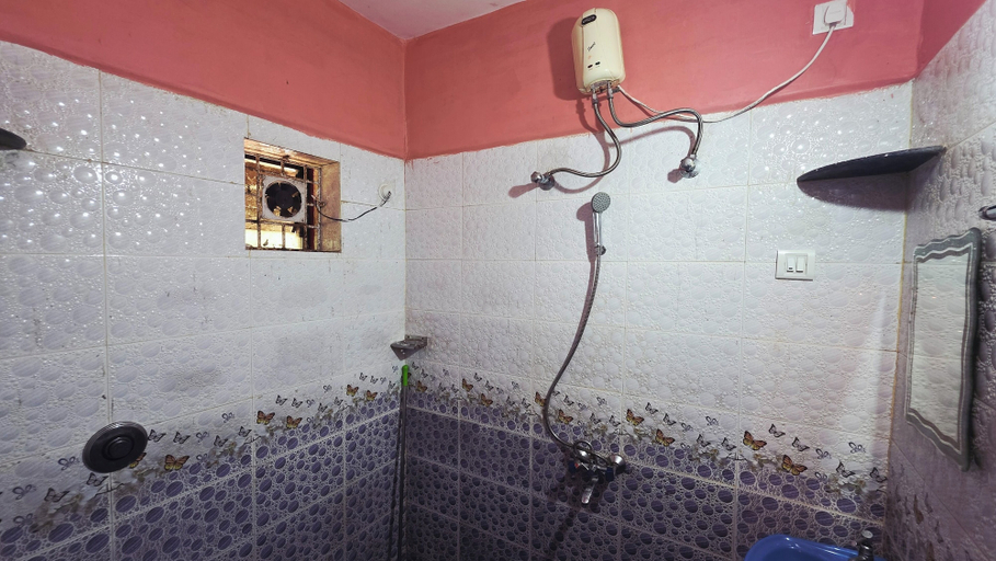 Bathroom 3, Vailankani guest house, South Goa