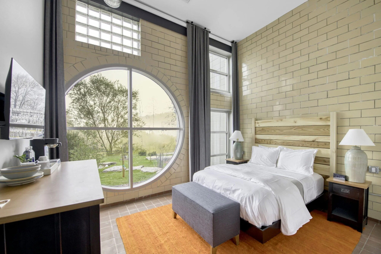 Room 3, Seven Acre Dairy Company, Dane