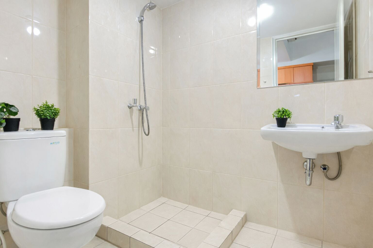 Bathroom 4, Restful Studio Apartment At Springlake Summarecon Bekasi, Bekasi