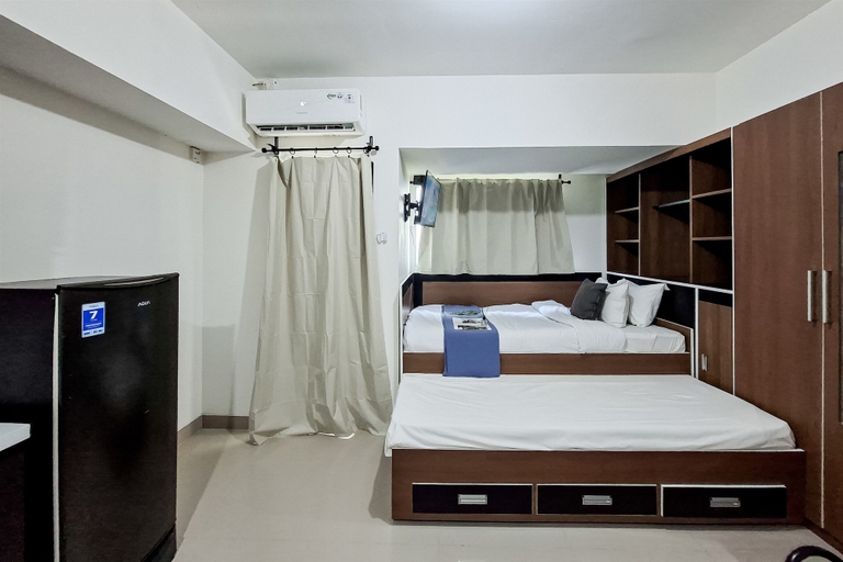 Room 2, Comfortable And Warm Studio Room At Cisauk Point Apartment, Tangerang