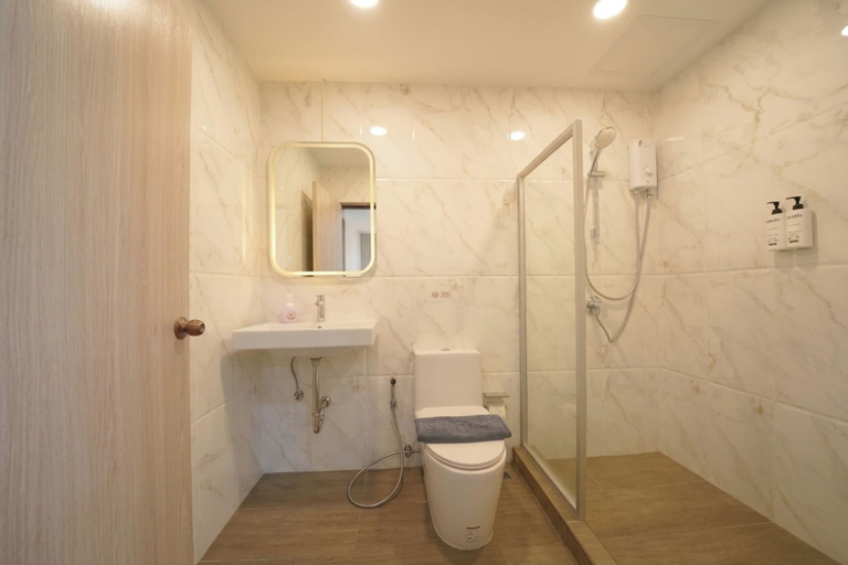 Bathroom, Excel Hotel Bangkok, Phra Nakhon