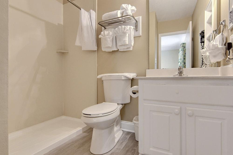 Bathroom 3, Country Club Villas, Horry