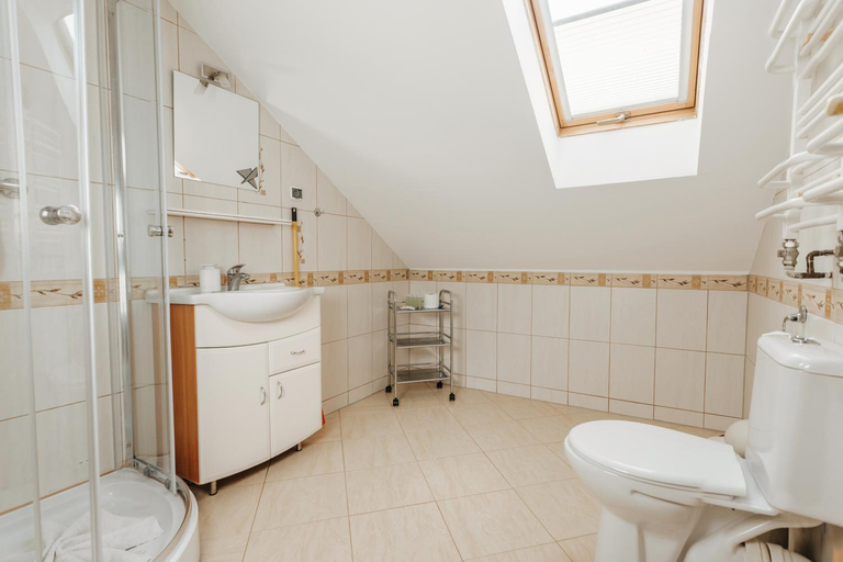 Bathroom 2, Willa Sarenka, Kamień