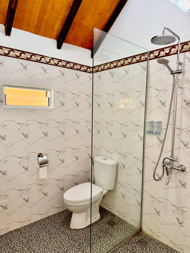 Bathroom, La Seahorse Homestay, Bintan Regency