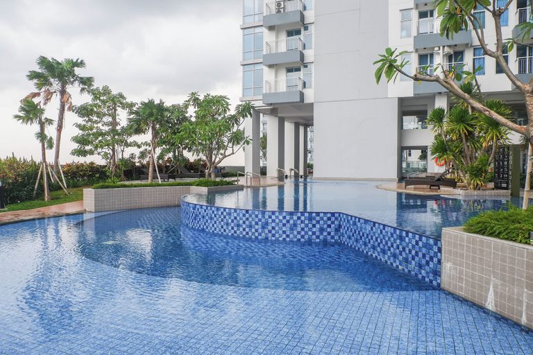 Pool, Magnificent Studio With Mall Access At Benson Supermall Mansion Apartment, Surabaya