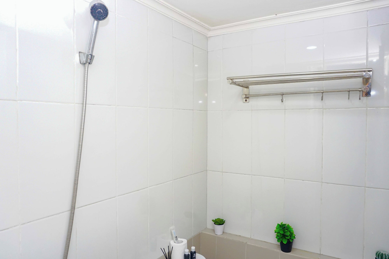Interior 3, Comfortable And Roomy 2Br At Apartment Green Pramuka City, Jakarta Pusat