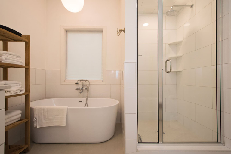 Room 5, Tranquil 2BR Escape w Zen Garden Waterfall View, Henderson