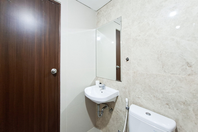 Bathroom 3, Cozy Living 3Br At Transpark Bintaro Apartment, Tangerang Selatan