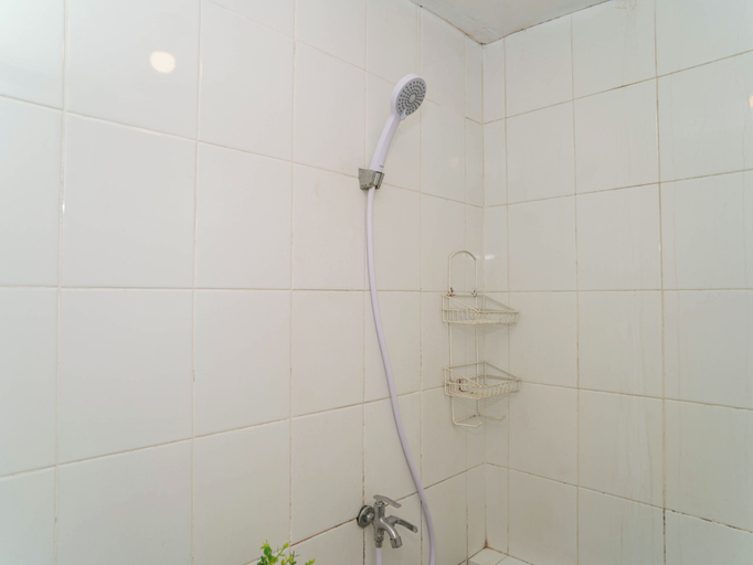 Bathroom, Neat And Nice 2Br At Apartment Bassura City, Jakarta Timur