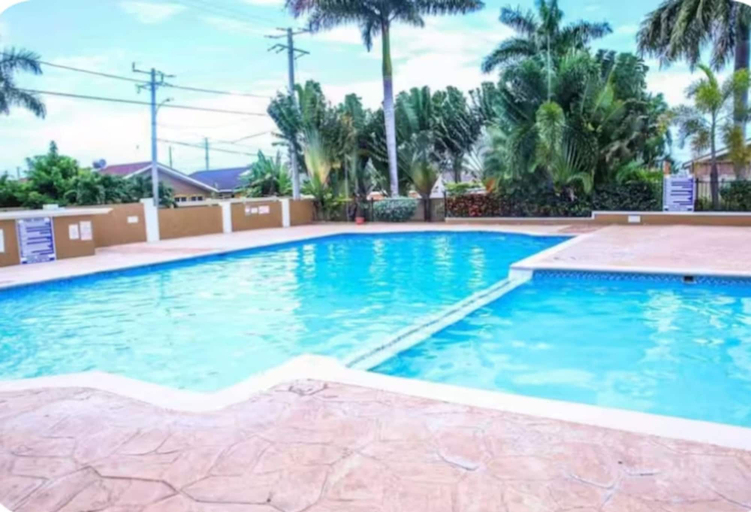 Room 5, 3 Bedrm Villa Draxhall Pool Access Gym Gated