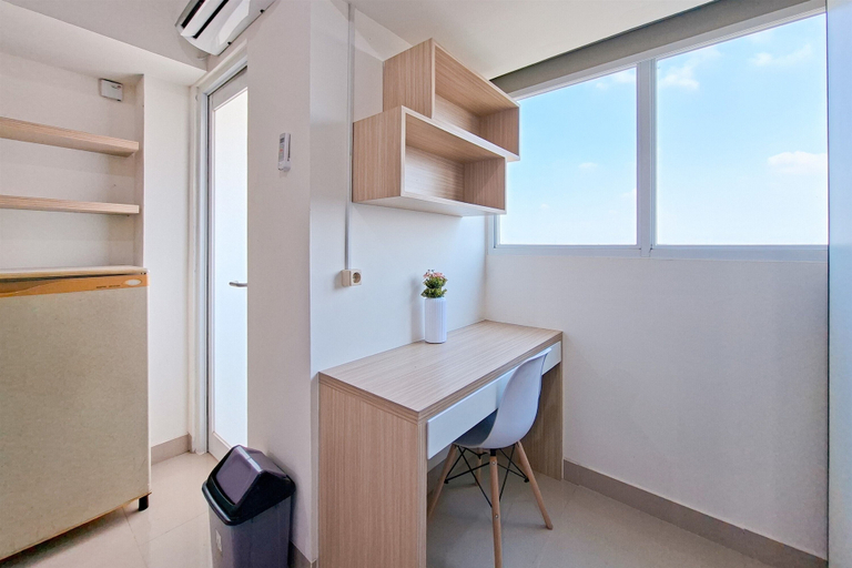 Interior 4, Good Location Studio Near Cisauk Station At Cisauk Point Apartment, Tangerang
