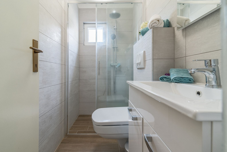 Bathroom 3, Apartments Sandra, Obrovac
