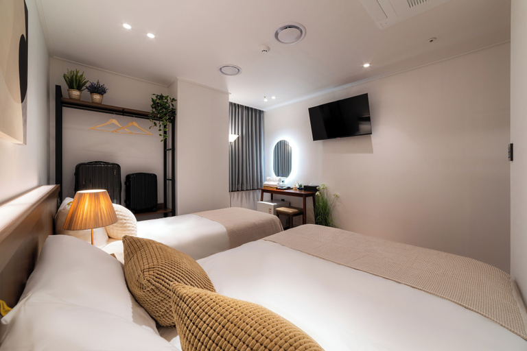 Room 4, LAHA Boutique DDP Dongdaemun, Jung