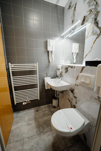 Bathroom 4, Hotel Jeruzalem, Ljutomer