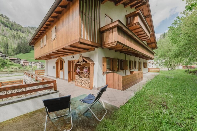 Property grounds, I Folli di Alleghe Apartment - Parking, Belluno