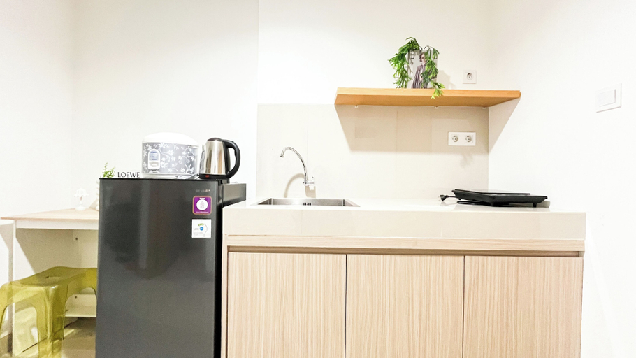 Private kitchen 4, Comfy And Tidy 1Br (No Living Room) At Apartment Bintaro Embarcadero, Tangerang Selatan