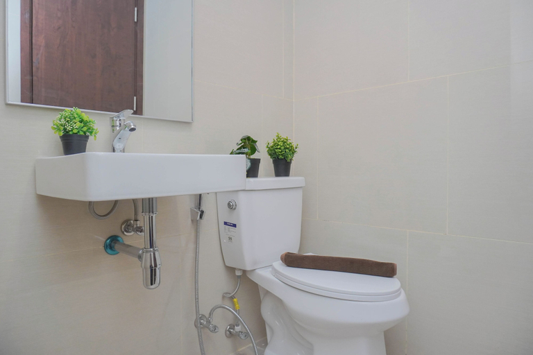 Bathroom 3, Comfortable And Lovely Studio At Apartment Vasaka Solterra, South Jakarta