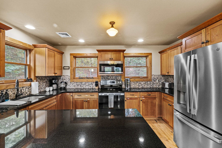 Room 4, Fam-friendly Cabin Mins 2 Beach Ski w Hot Tub, Carbon