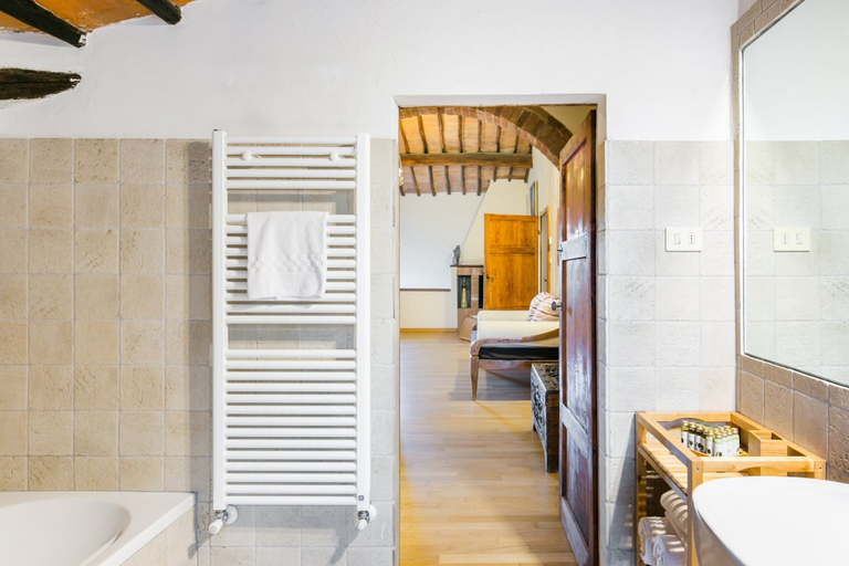 Bathroom 3, Villa Le Caggia, Siena