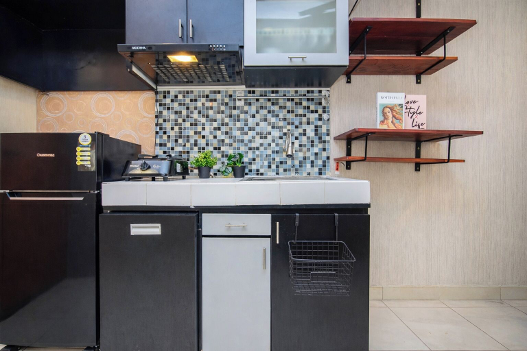Interior 4, Comfortable Classic Studio At Apartment Cinere Bellevue Suites, Depok