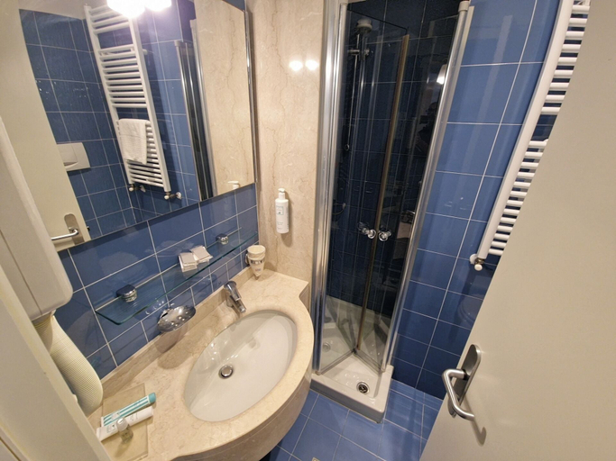 Bathroom 4, City Hotel, Ancona