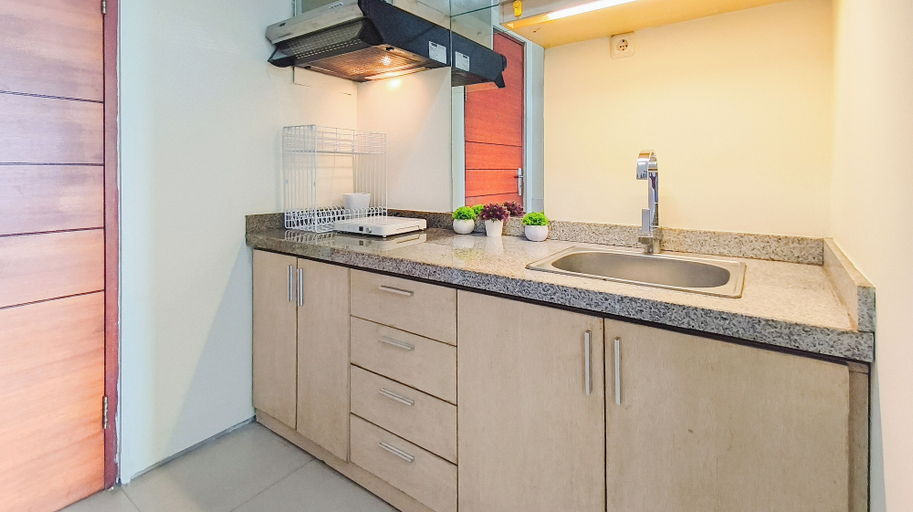 Private kitchen 2, Comfy Studio For 2 Pax At High Point Serviced Apartment, Surabaya