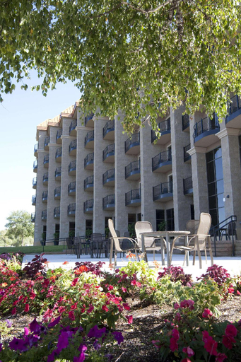 Exterior & Views 5, DoubleTree by Hilton Bemidji, Beltrami