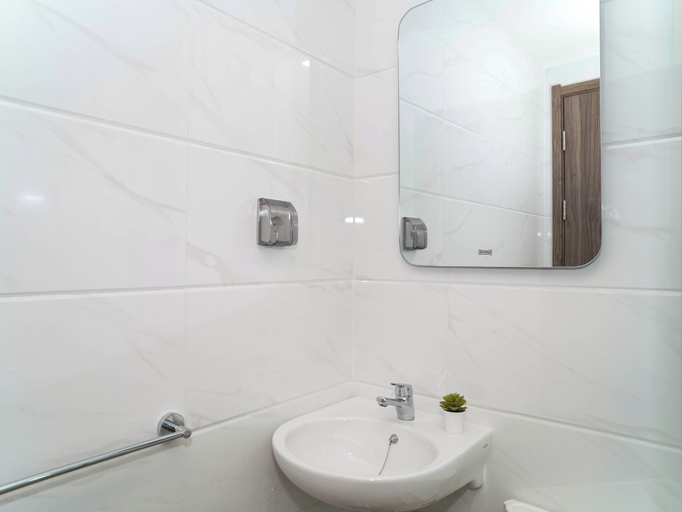 Bathroom 5, Tranquil 2Br For 4 Pax At Sky House Bsd Apartment, Tangerang