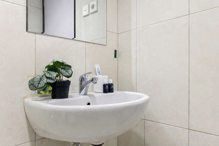 Bathroom 4, Well Designed 2Br At Nifarro Park Apartment, Jakarta Selatan