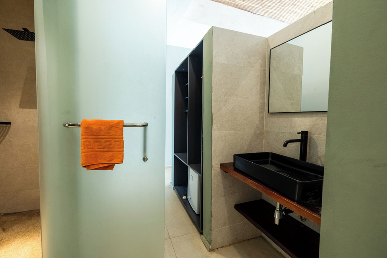 Bathroom, Kalimba Beach Resort, Kanifing