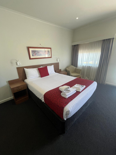 Bedroom 5, Gundagai Motel, Gundagai