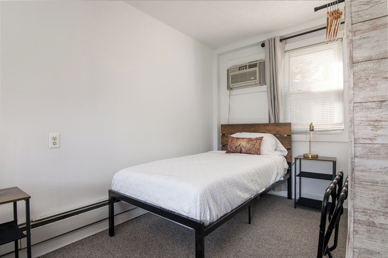 Bedroom 3, Lumberjill Lodge, Polk