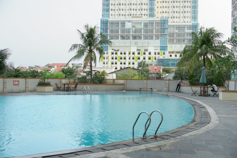 Pool, Serene Studio Apartment At Margonda Residence 2, Depok