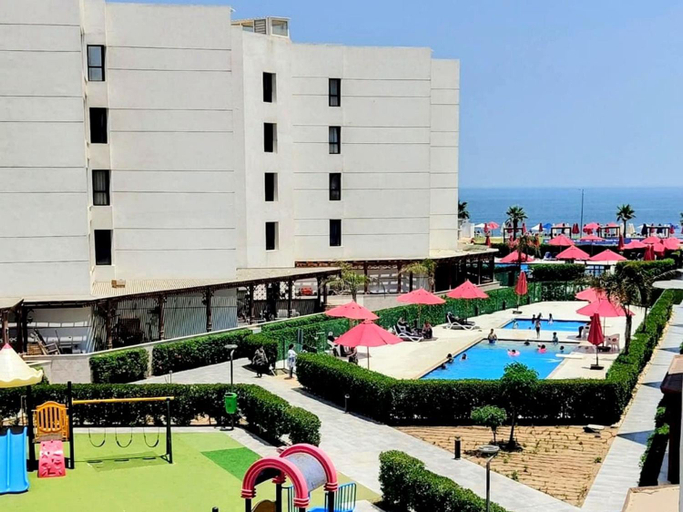 Swimming pool 4, Luxury Seaside Stay Your Dream Vacation Awaits, Al-Manasrah
