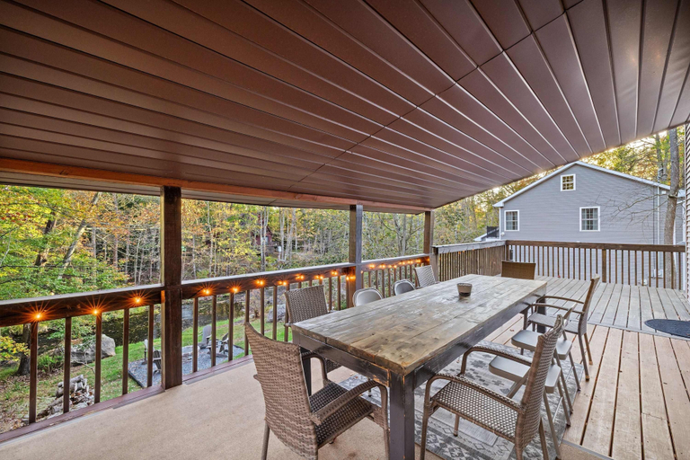 Room 2, Streamside Hot Tub Dog Friendly Resort Access, Monroe