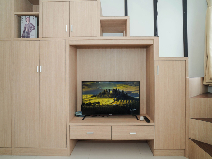Television, Homey Studio Loft Apartment At Apple 1 Condovilla, Jakarta Selatan