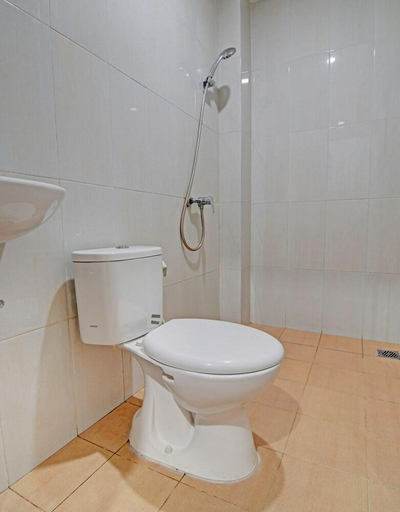 Bathroom, Hotel O Kalista Guest House Syariah, Pekanbaru