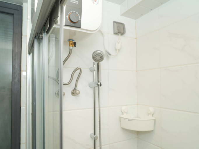 Bathroom 2, Tranquil 2Br For 3 Pax At Sky House Alam Sutera Apartment, Tangerang