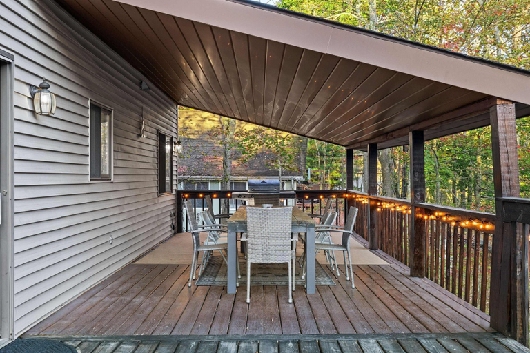Room 4, Streamside Hot Tub Dog Friendly Resort Access, Monroe