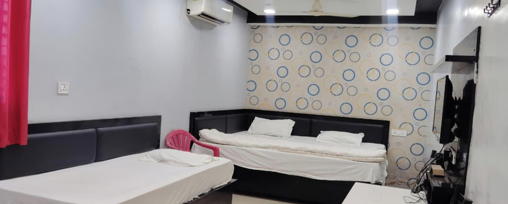 Room 4, Hotel Bagiya Restaurant, Harda