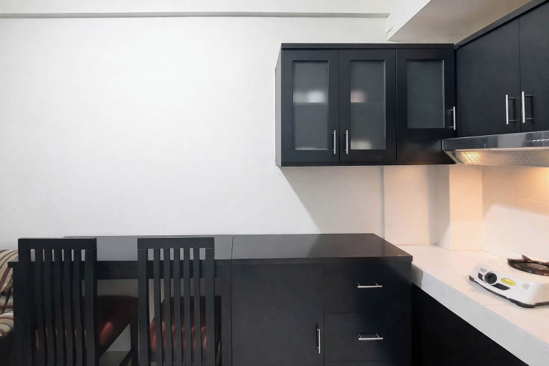 Dining room, Homelike And Minimalist 2Br At Apartment Pinewood, Sumedang