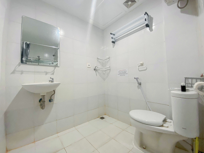 Bathroom 5, Simply And Homey Studio (No Kitchen) Room Apartment Paltrow City, Semarang