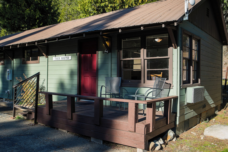 Room 1, Jubilee Railroad Wilderness Lodge, Siskiyou
