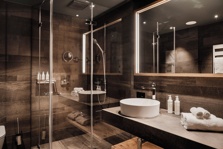 Bathroom 2, Berghotel Kleiner Biber, Bregenz